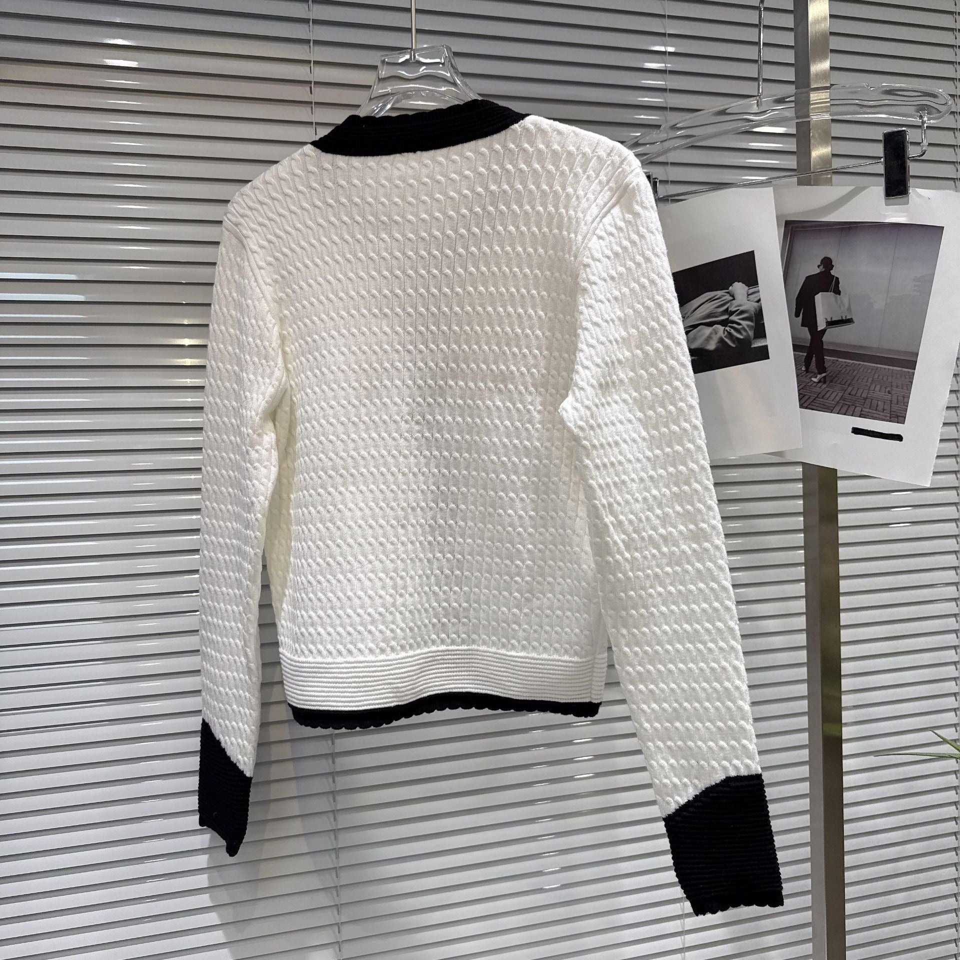Sweater - ID: 6777
