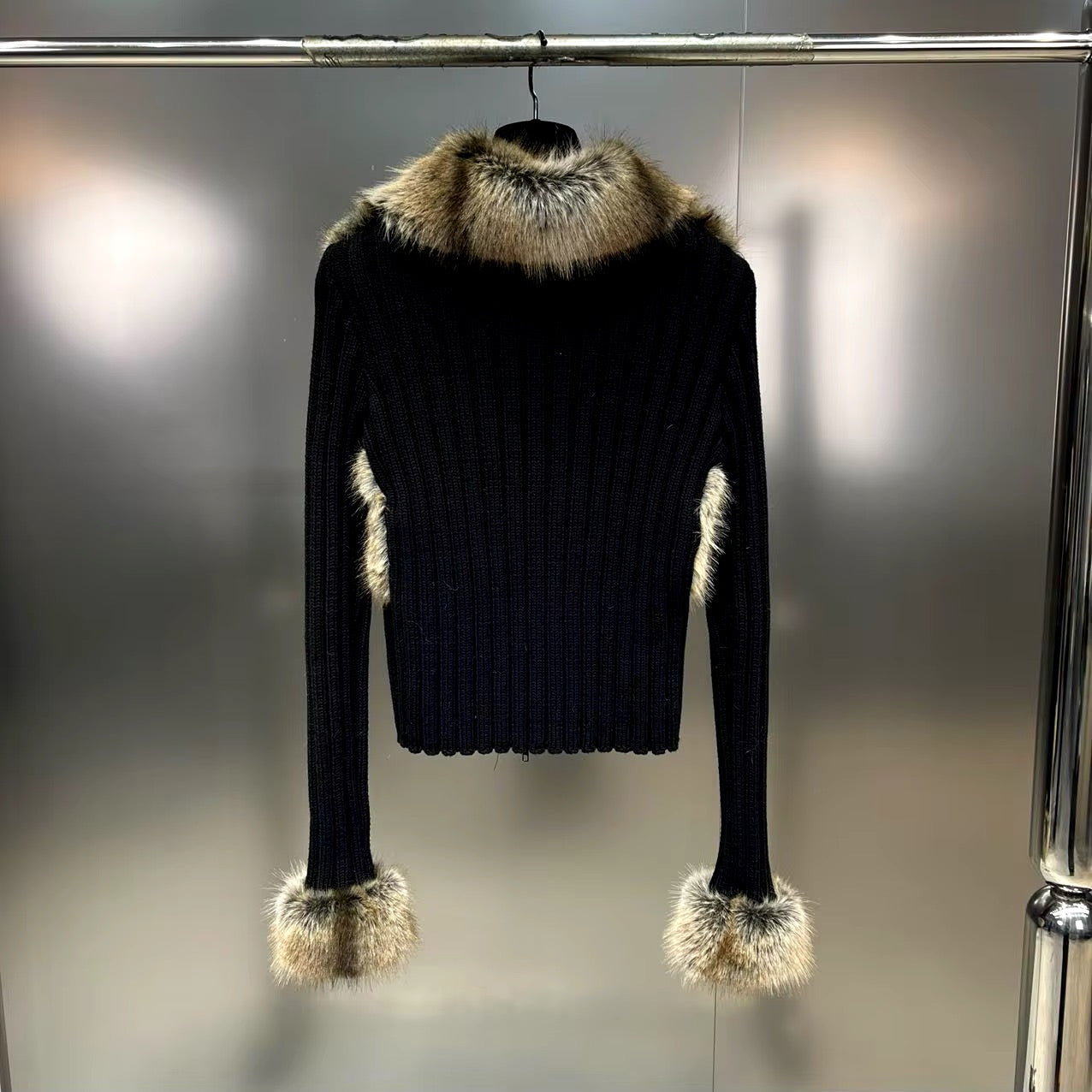Sweater - ID: 3683