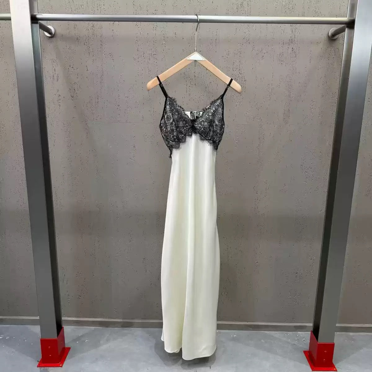 Dress - ID: M042